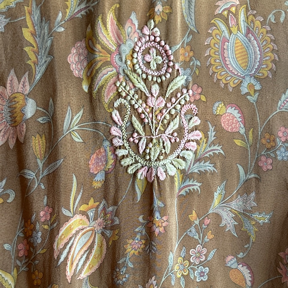 Floral Embroidered Women's Top - Picture 7 of 9
